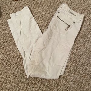 Candie’s White soft khaki style skinny leg pants